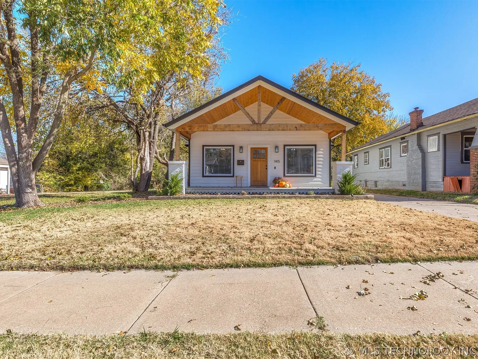 3 bed, 2.0 bath, 1564 sqft, $2,200 — Photo 3