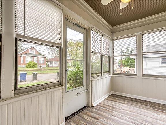 3rd image of 302 W Arlee Ave