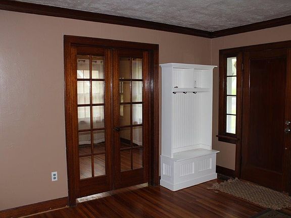 3rd image of 3425 N Park Blvd