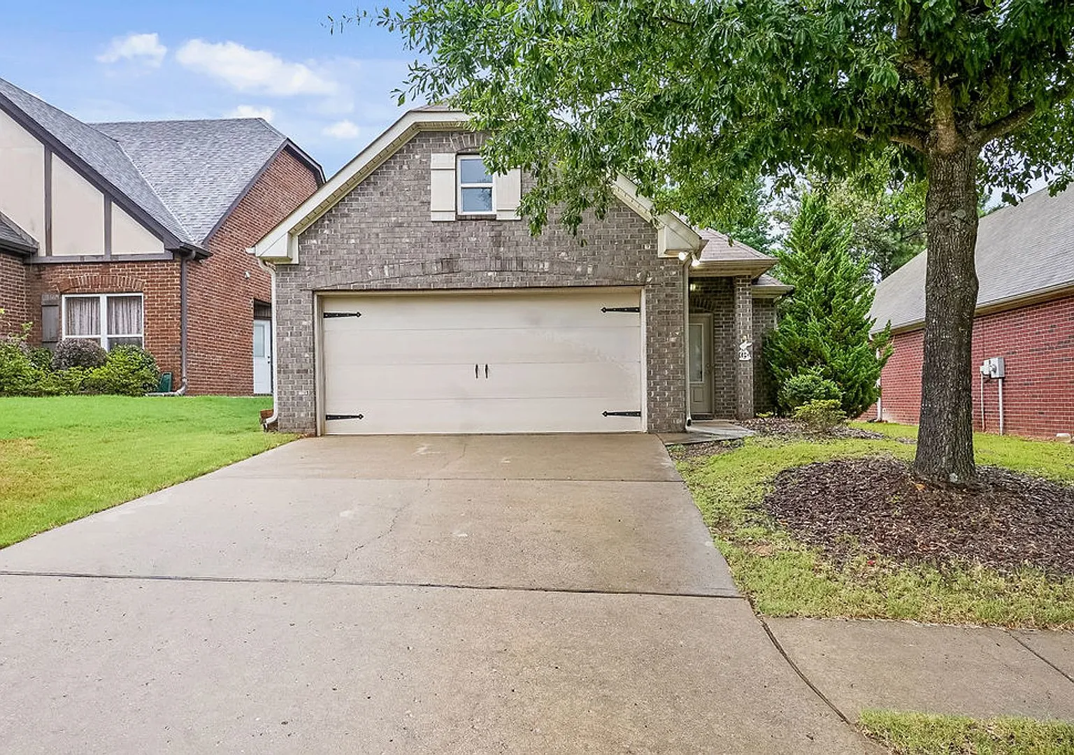 One level 3BR, 2BA patio home in Oxmoor Glen — Photo 1