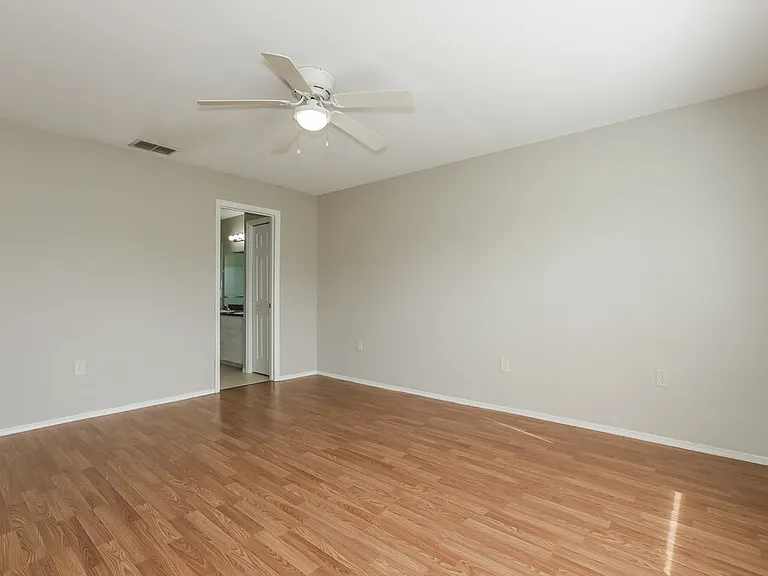 1586 Caroline Ct — Photo 10