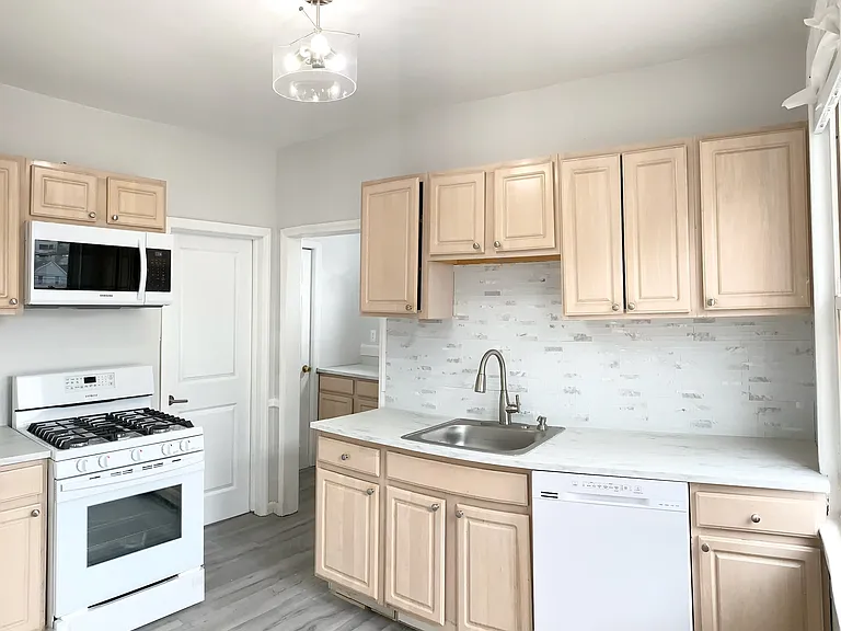 100 Dewey St #2 — Photo 1