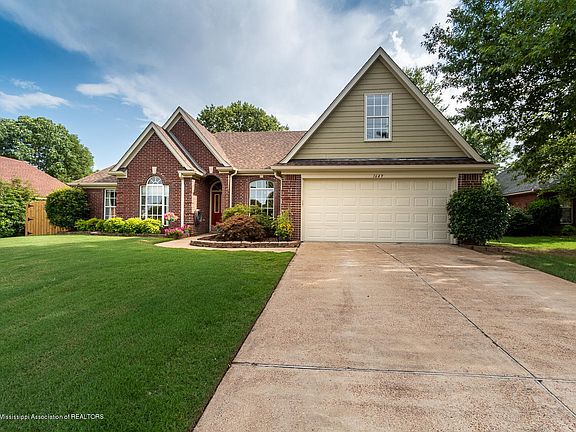 3rd image of 1649 Greencliff Dr
