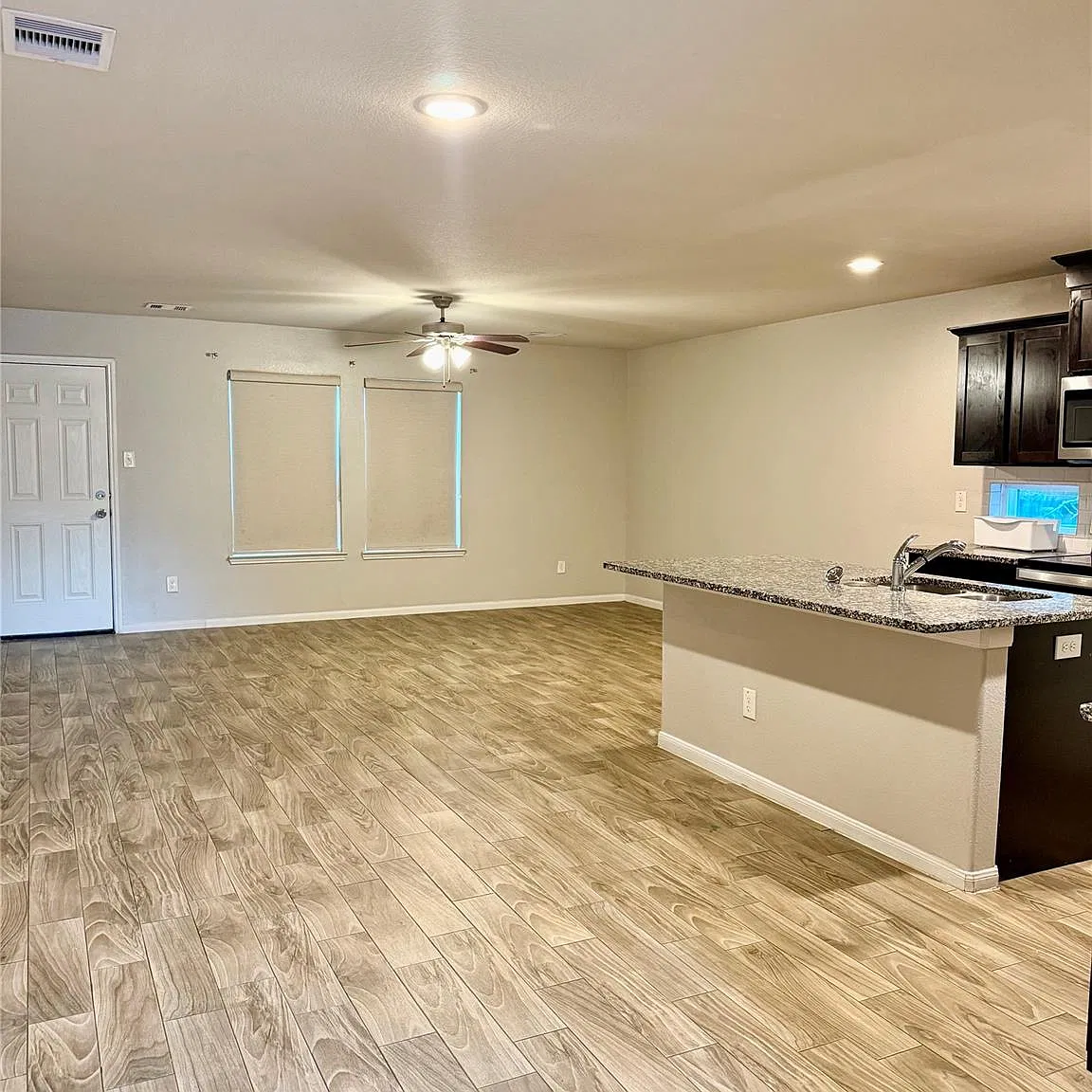 3 bed, 2.5 bath, 1448 sqft, $1,995 — Photo 4