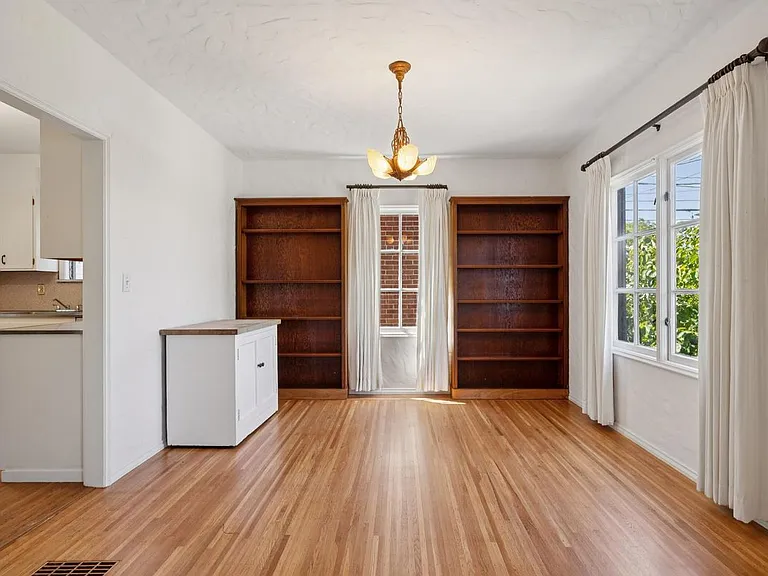 111 Windsor Ave — Photo 11