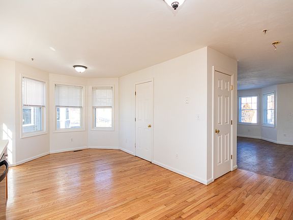 4th image of 19 Oakwood St #19