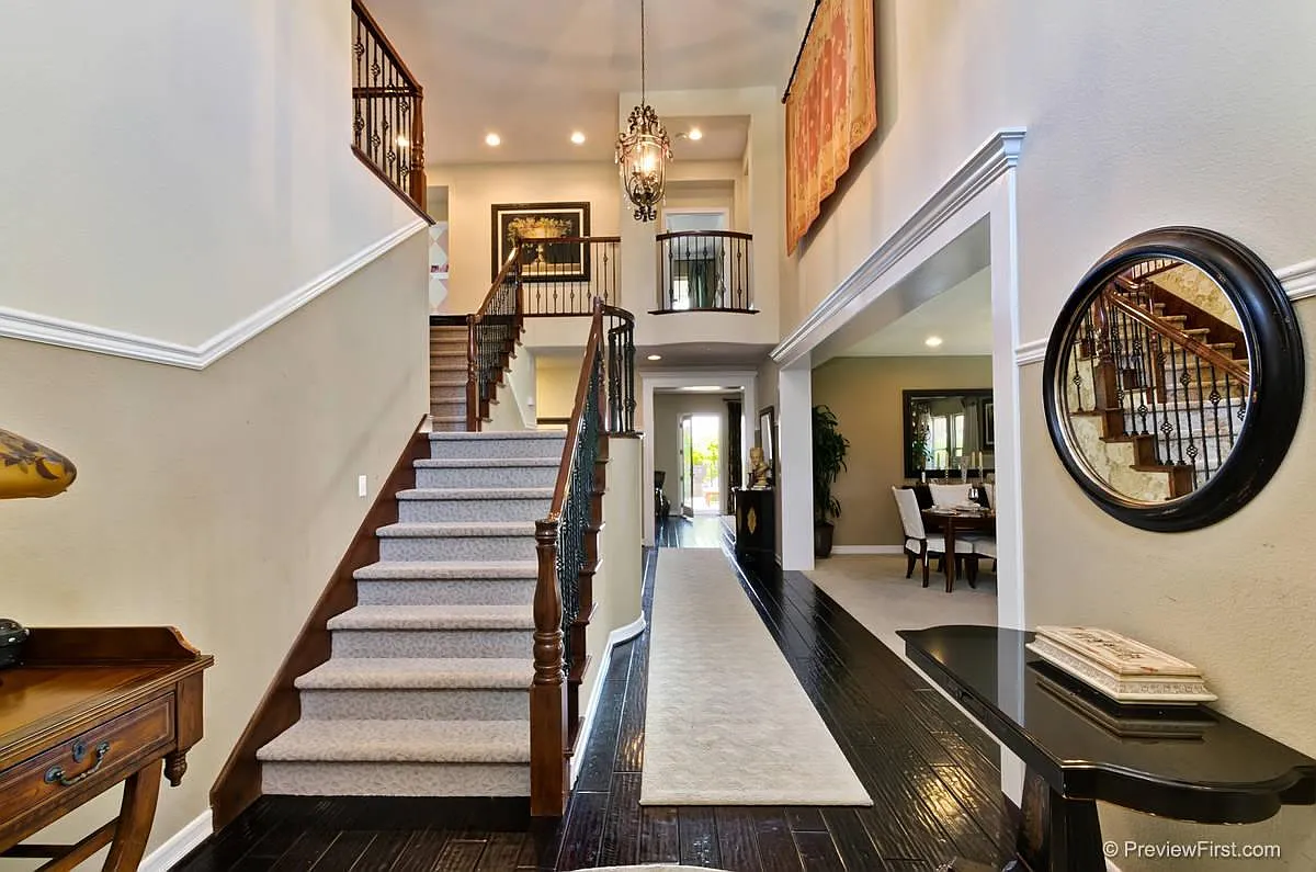 5 bed, 4.5 bath, 4011 sqft, $7,800 — Photo 2