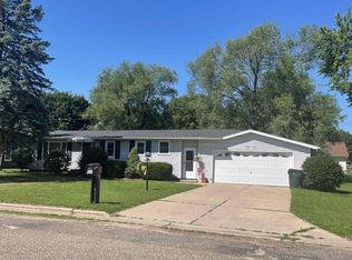 1215 S 14th St, Prairie Du Chien, WI 53821