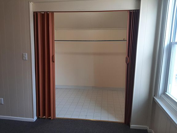 Walk-in closet/office
