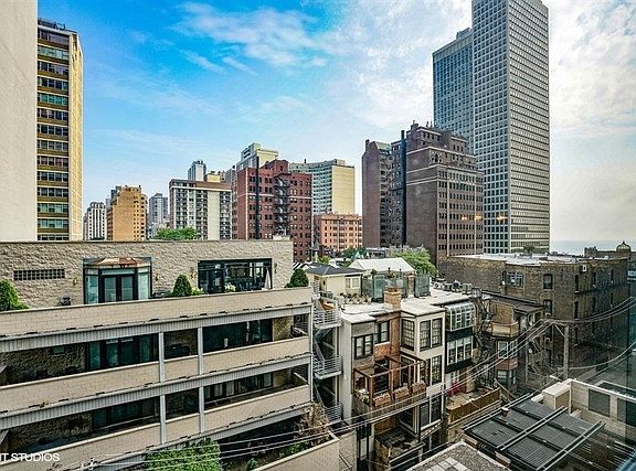 2nd image of 50 E Bellevue Pl APT 706