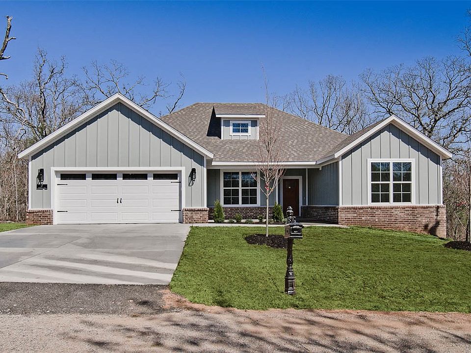 1st image of 17 Roxburgh Ln