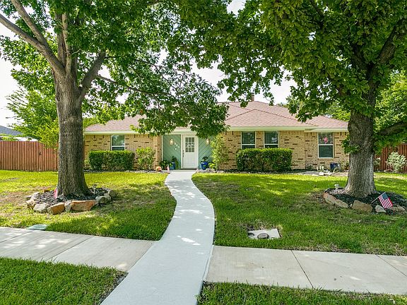 3rd image of 909 Hillside Ln