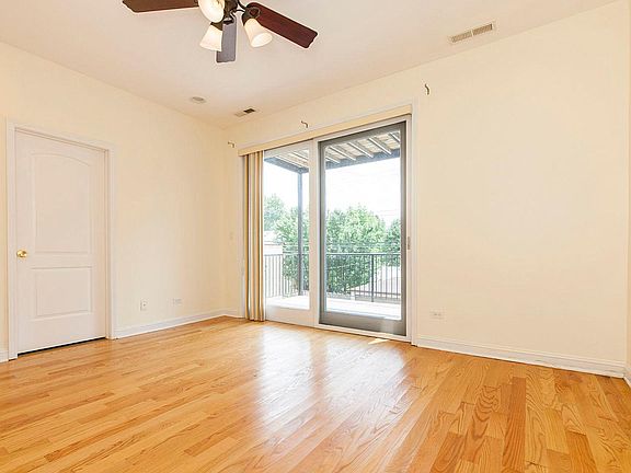 4th image of 1449 W Fullerton Ave