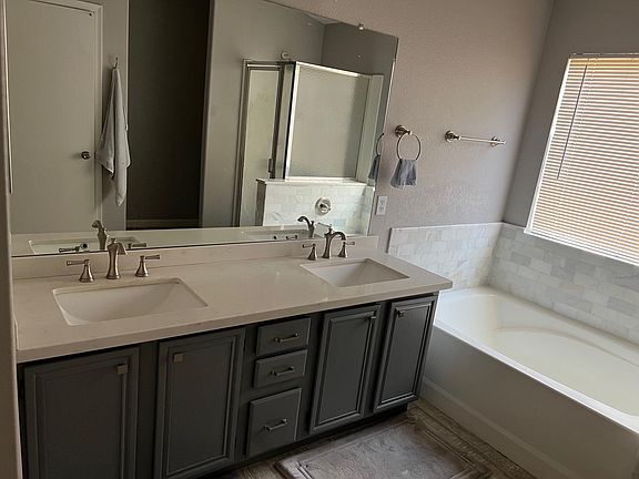 4th image of 15844 N 32nd Pl