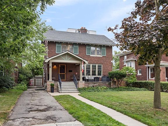2nd image of 1528 Victoria Ave
