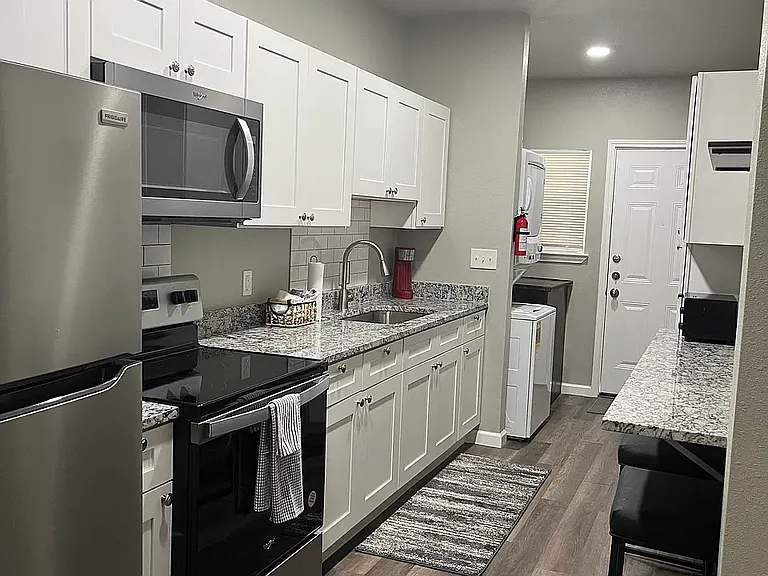 1243 Schley Ave #201 — Photo 1