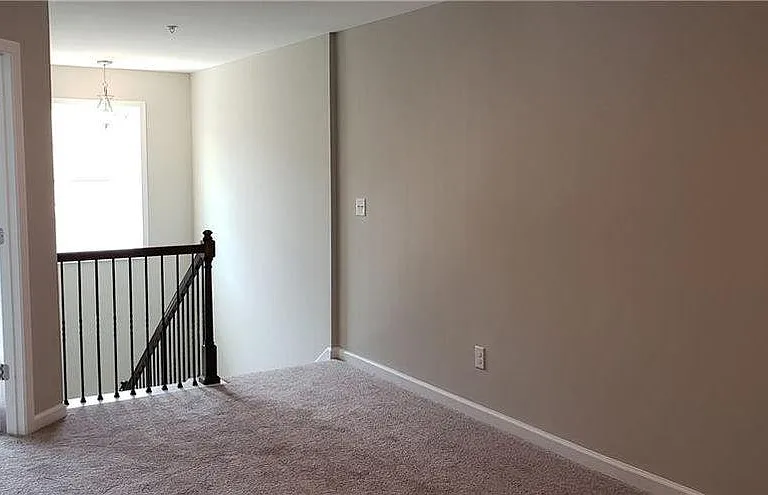 572 Bright St — Photo 11