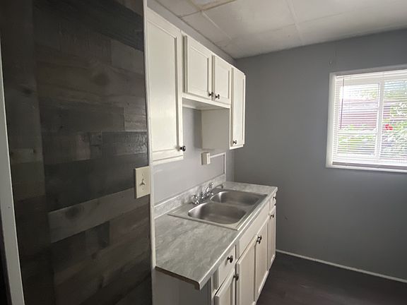 4th image of 213 Orchard St #101