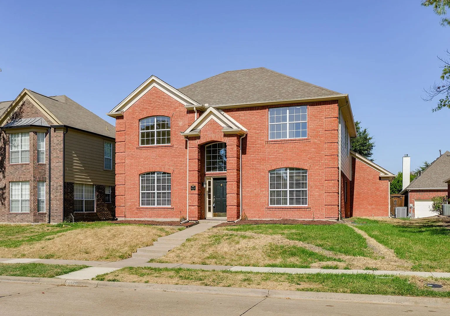 4-Bedroom Frisco Home for Rent with Home Office, Fireplace & 2-Car Garage — Photo 2
