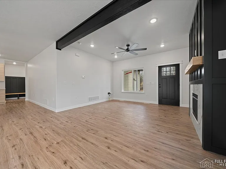 7442 N Paw St — Photo 42