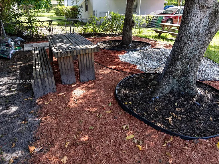 250 NW 14th Way — Photo 30