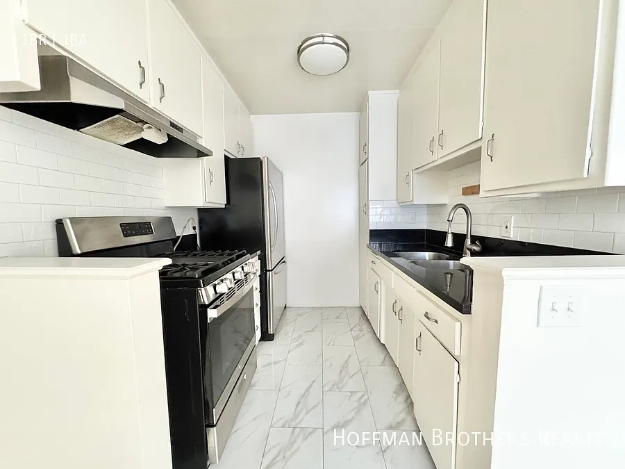 3655 Midvale Ave #14