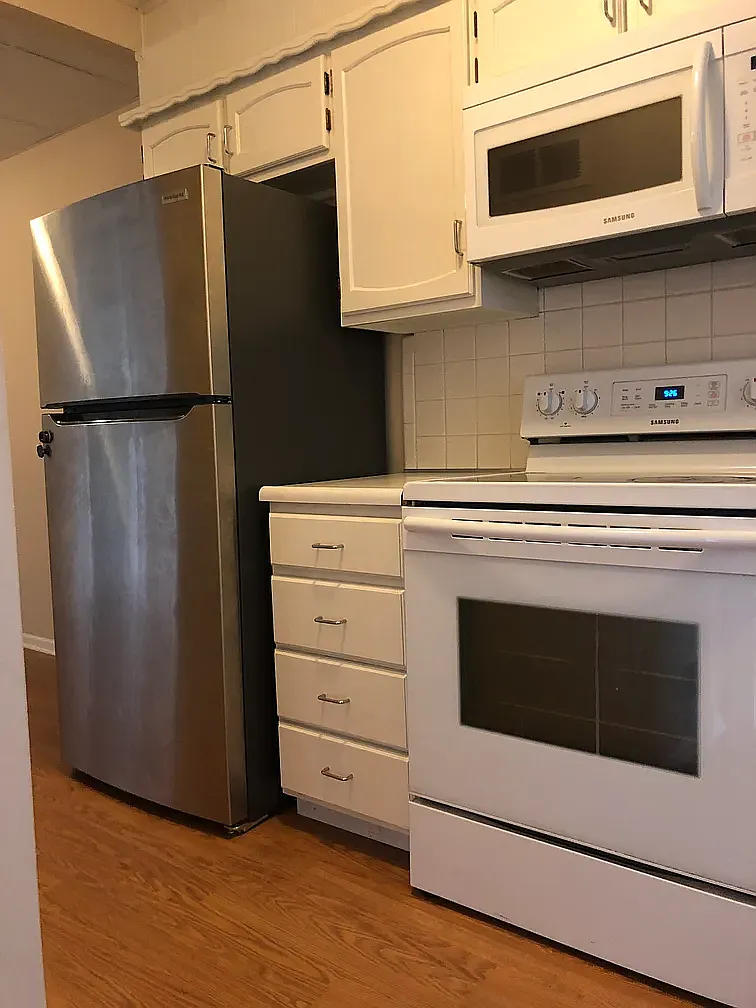 2 bed, 1.5 bath, 930 sqft, $1,250 — Photo 2