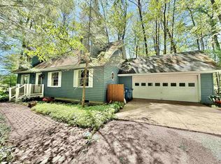 555 W Saxton Rd, Sanford, MI 48657