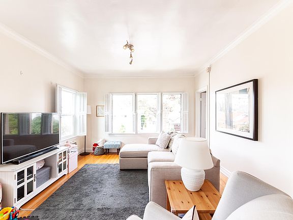 3rd image of 1732 N Mariposa Ave #1/2