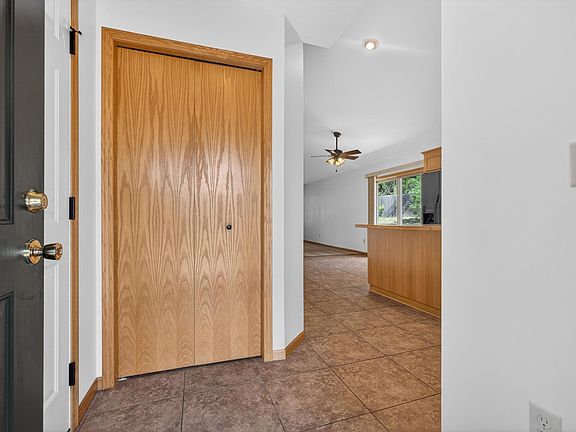 3rd image of 30396 Fox Run Rd