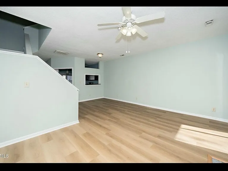 6011 Winterpointe Ln #205 — Photo 3