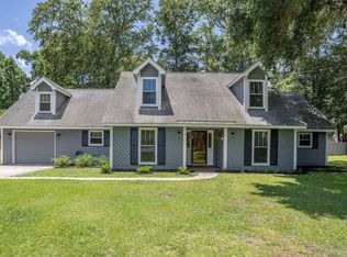 18 Chesterfield Lake Dr, Beaufort, SC 29906