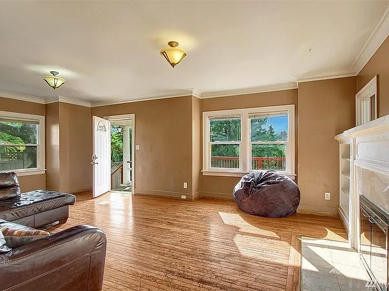 5514 11th Ave NE — Photo 4