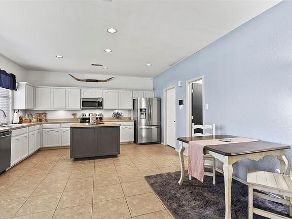 4th image of 1117 Beaverwood Ln