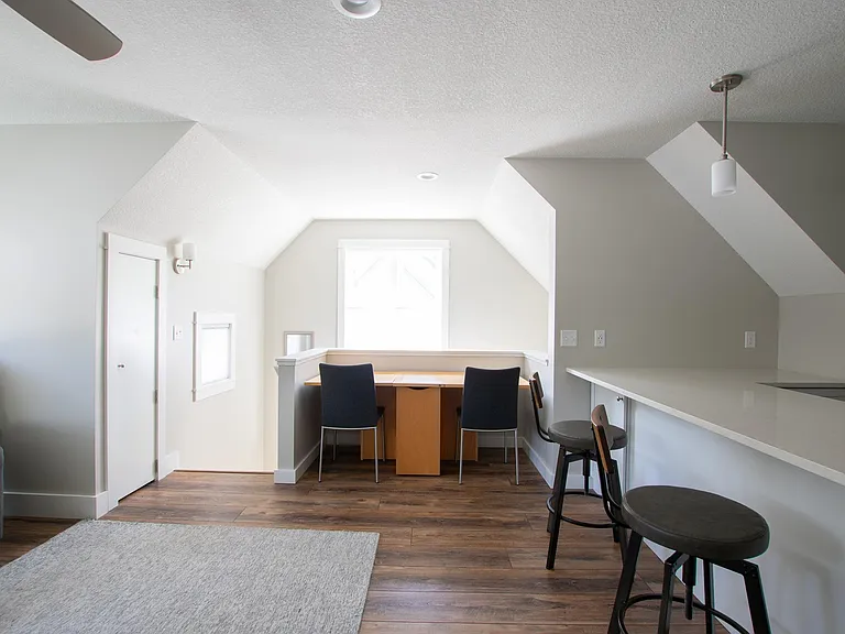 807 Washington St — Photo 6