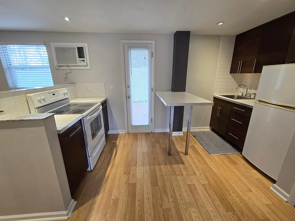 601 Monterey Blvd NE #7