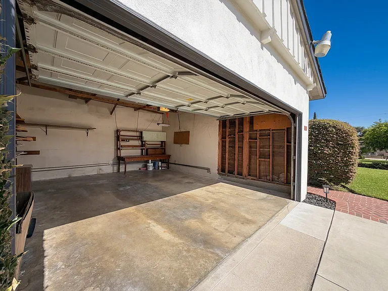 962 N Calmgrove Ave — Photo 78