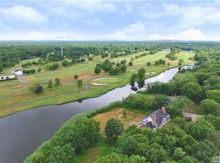 70 Maple Ave, Bellport, NY 11713