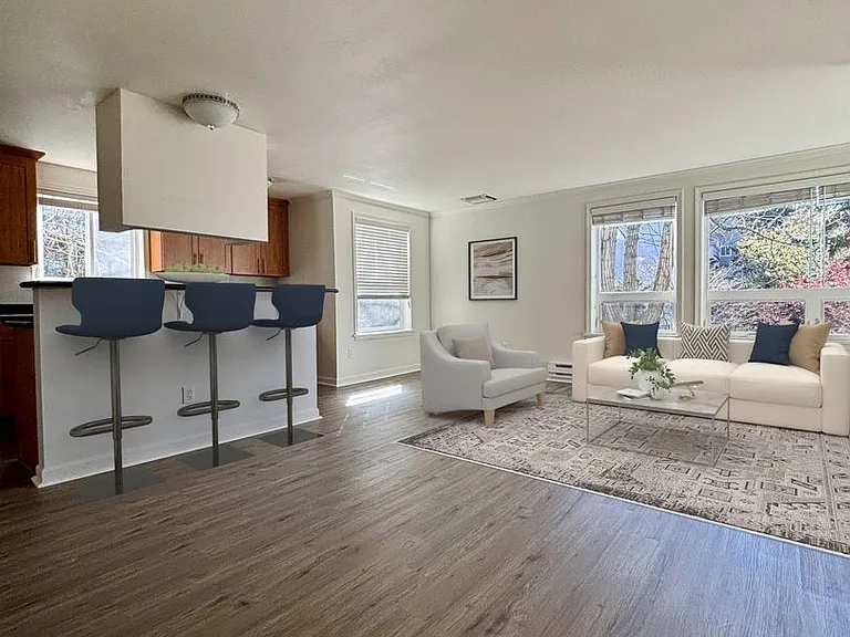1410 W Raye St — Photo 5