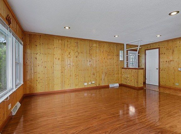 3rd image of 8530 Crawford Ave