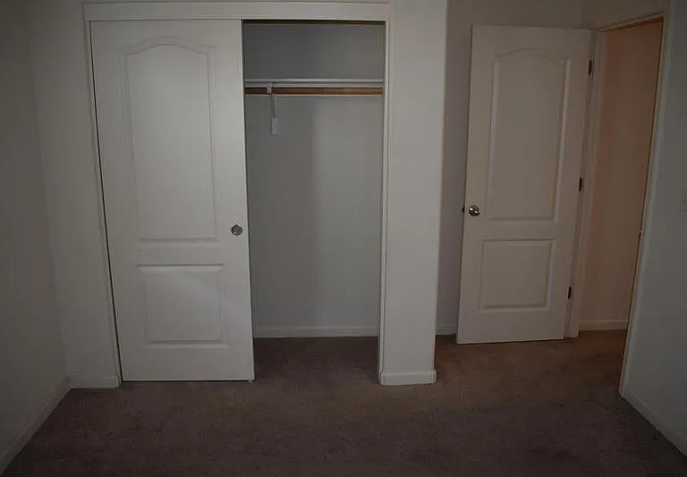 686 Phelps Dr — Photo 26