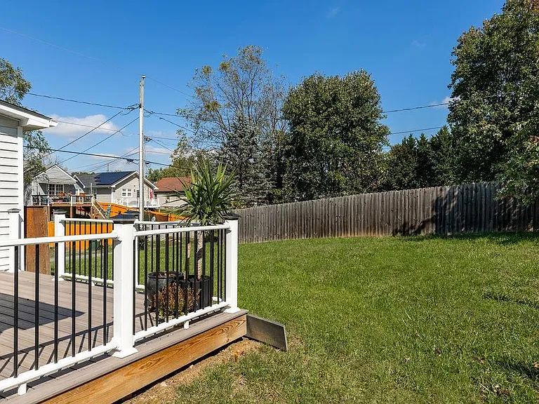 105 Hemlock St — Photo 24