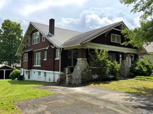 1006 N Wood Ave, Florence, AL 35630