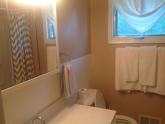 5th image of 419 Fruit St