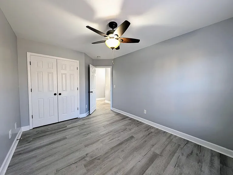 102 Cottage Ct — Photo 9