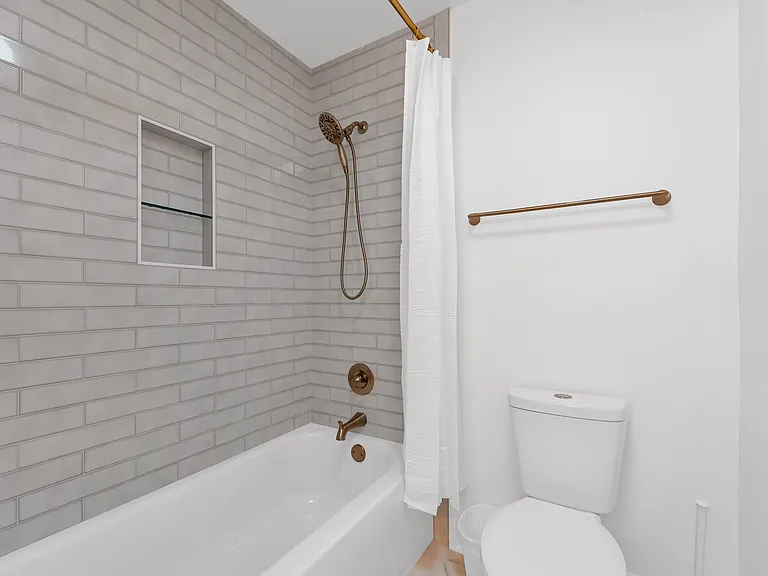 601 Regent Rd — Photo 24