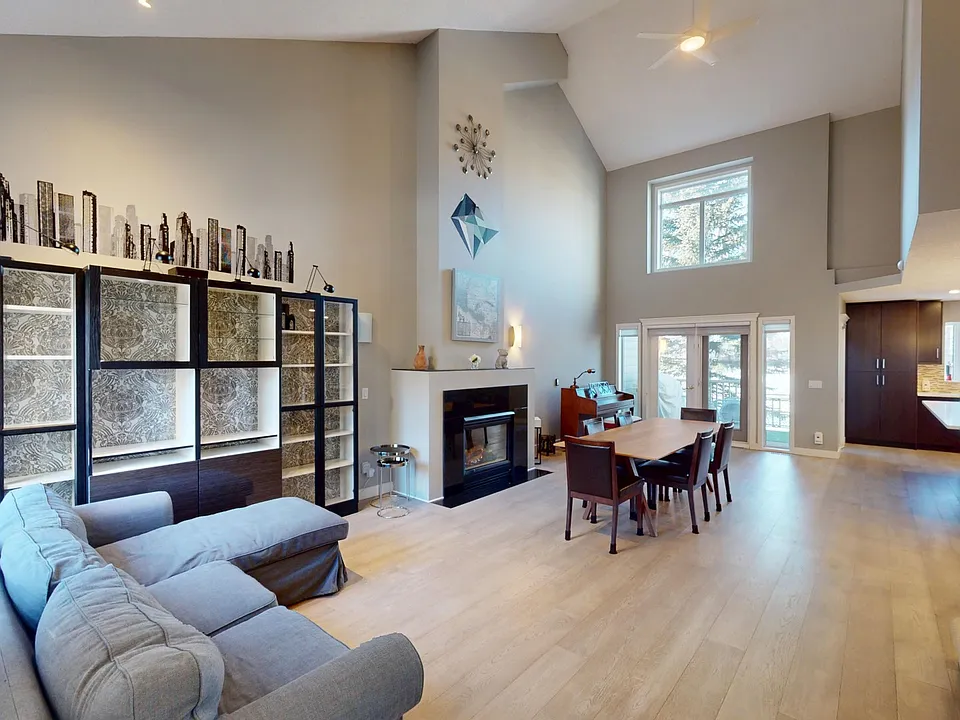 35 Varsity Estates Park NW
