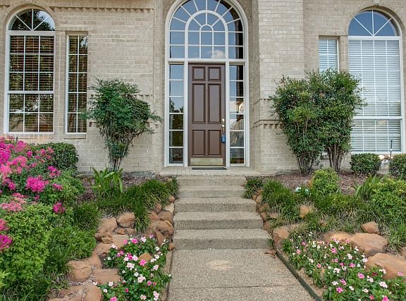 2nd image of 3110 Woodland Heights Cir