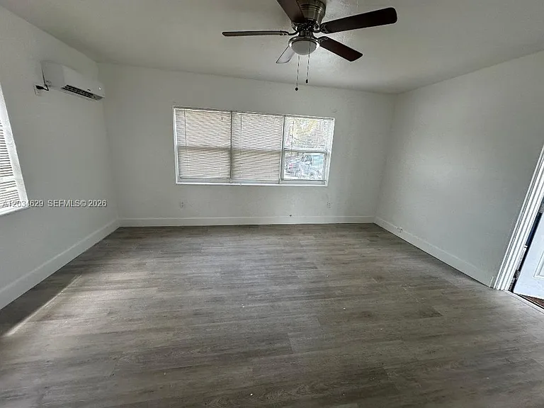 1956 Lincoln St #2 — Photo 3
