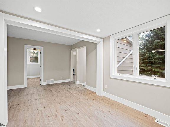 5th image of 18731 Meredith Ave